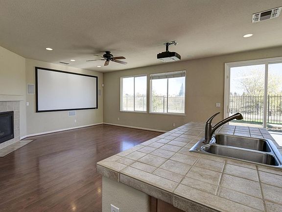 5th image of 121 Newbridge Ct