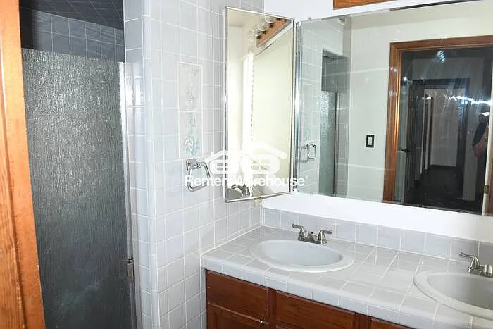 325 W Highland Ave — Photo 14