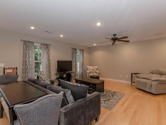 4th image of 1447 Meadow Creek Ln