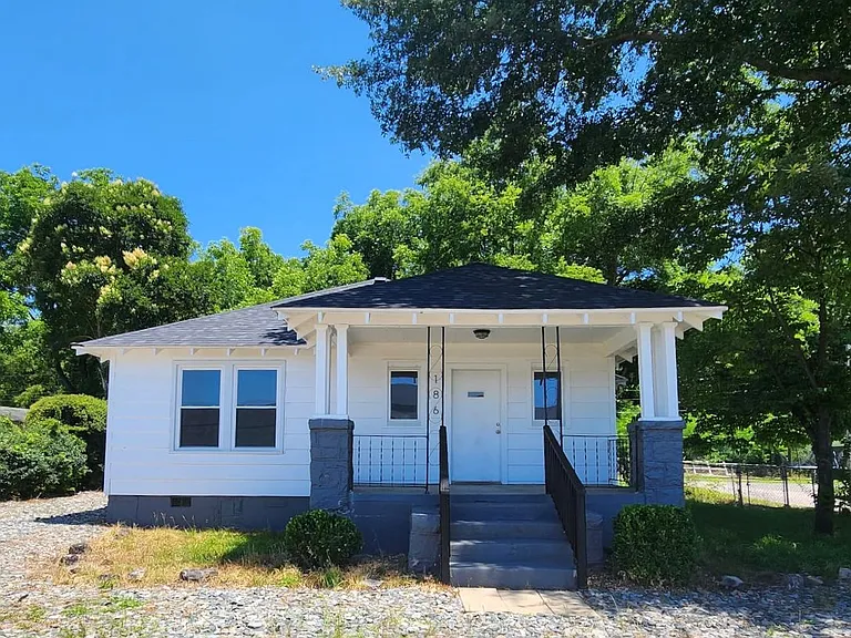186 Celriver Rd — Photo 1