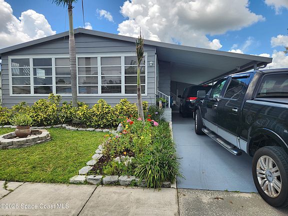 3rd image of 2310 Coconut Palm Dr NE