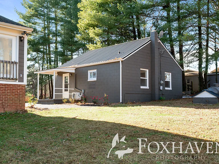 1137 E Keswick Rd — Photo 2