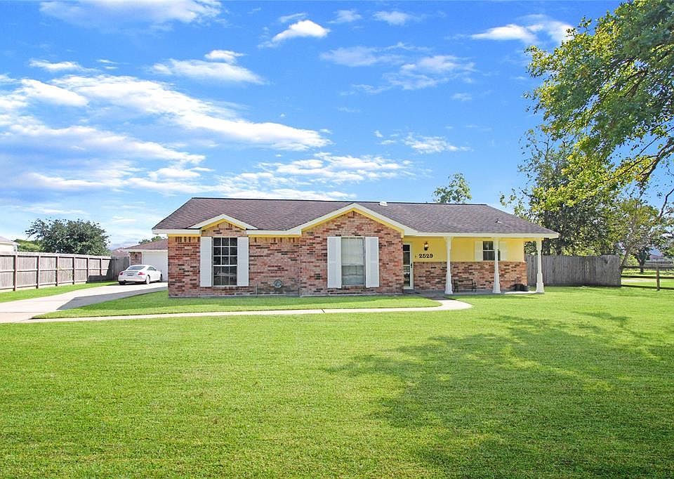 1st image of 2529 Mary Ln
