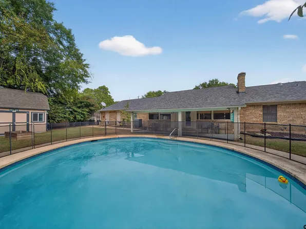 707 N Sherwood Dr, Overton, TX 75684