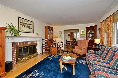 Living Rm from Front
        Door