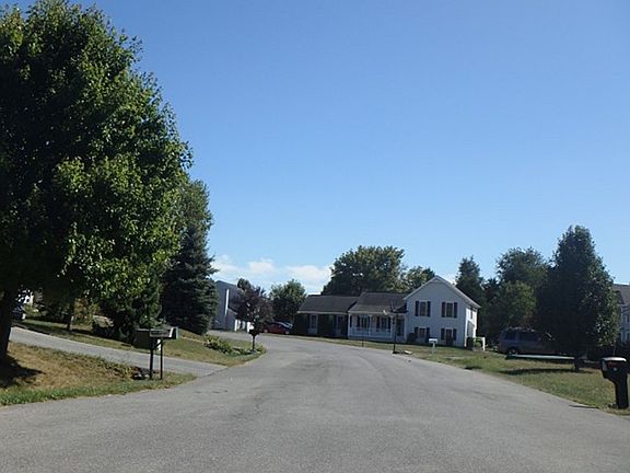 5th image of 29 Skyline Ct