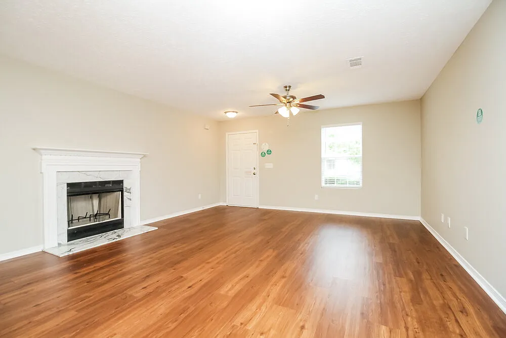 3 bed, 2.0 bath, 1429 sqft, $2,135 — Photo 4