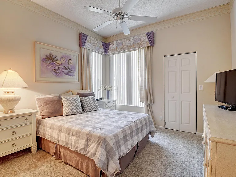 7725 Rockford Rd — Photo 17