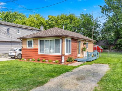 4900 Lakeview Ave, West Bloomfield, MI, 48324