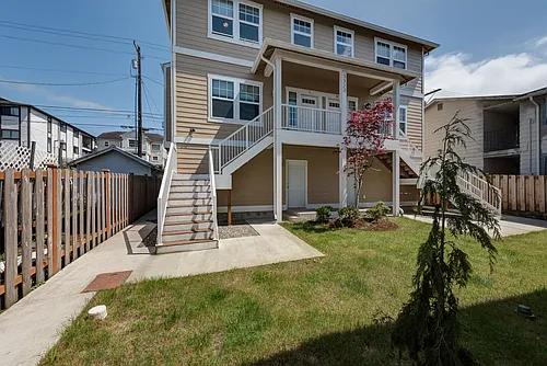 3323 Hoyt Ave Photo 1