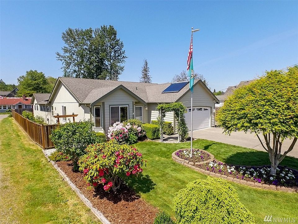 Beautiful rambler located in downtown Puyallup