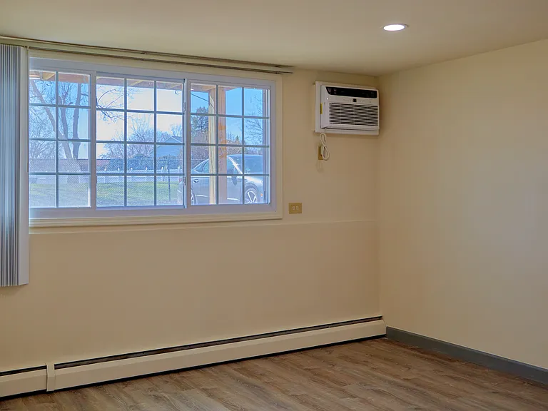 Willow Run Apartments — Photo 27