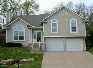 4605 NW Pennington Ln, Blue Springs, MO 64015