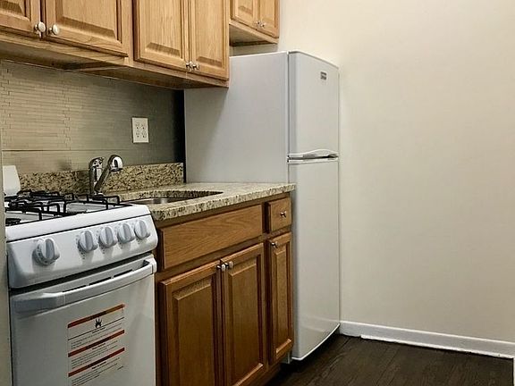 2nd image of 329 W 101st St APT 1D