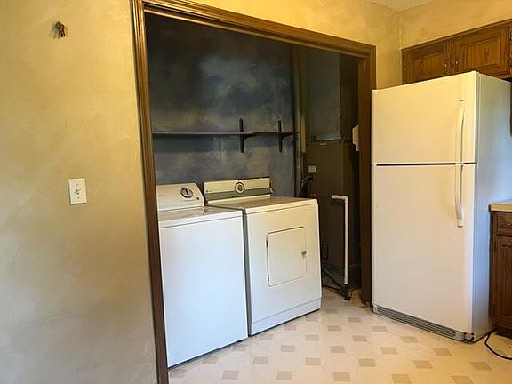 4th image of 302 Mary St
