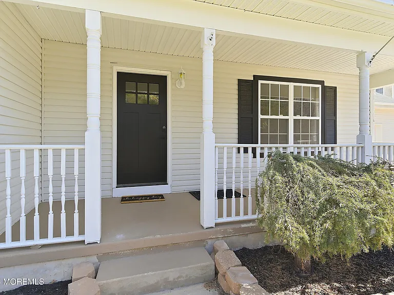 821 Bunnell St — Photo 3