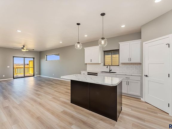 3rd image of 2031 S Sonoma Pl