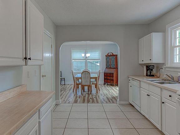 3rd image of 309 Hillcrest Ave