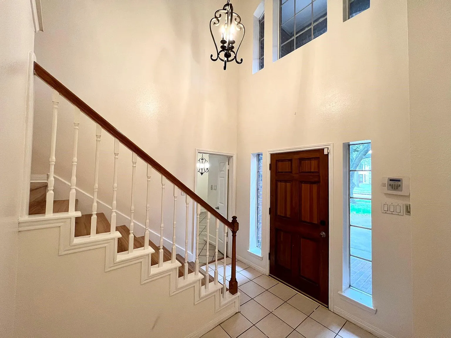 4 bed, 2.5 bath, 2180 sqft, $2,100 — Photo 3