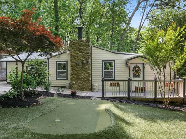 135 W Lake Dr, Roswell, GA 30075