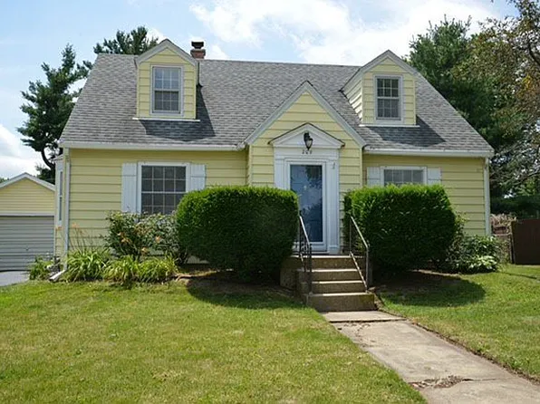 209 W 1st St, Mount Morris, IL 61054