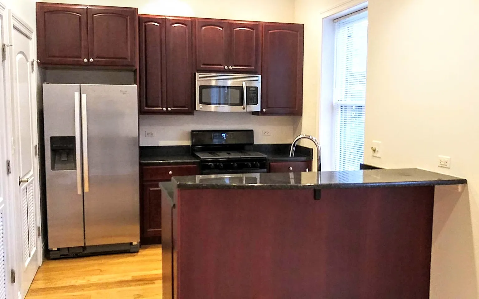 4 bed, 1600 sqft, $4,400 — Photo 3