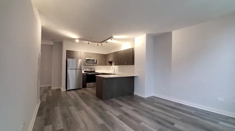 201 W Lake St