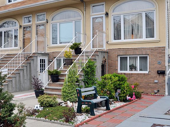 2nd image of 111 Baden Pl #B