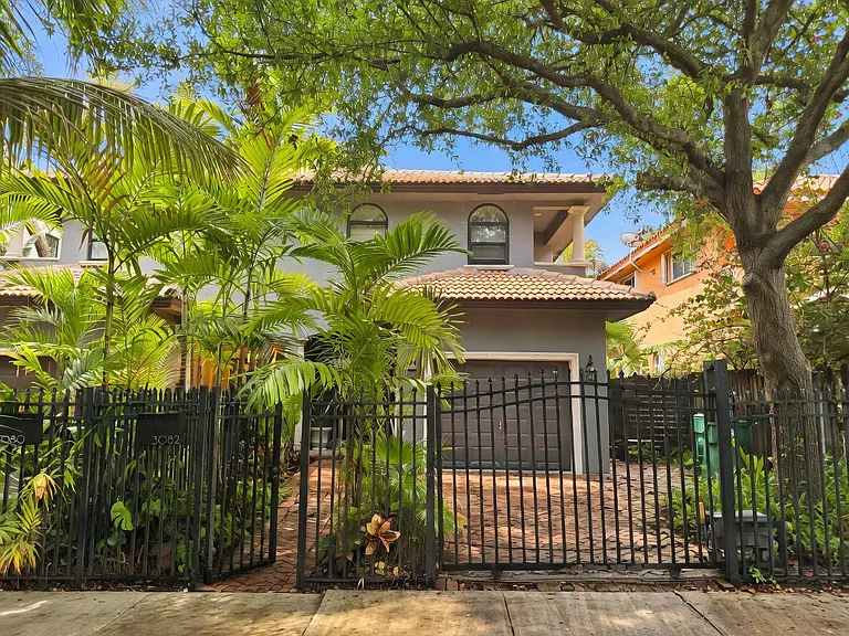 3082 Lime Ct — Photo 2