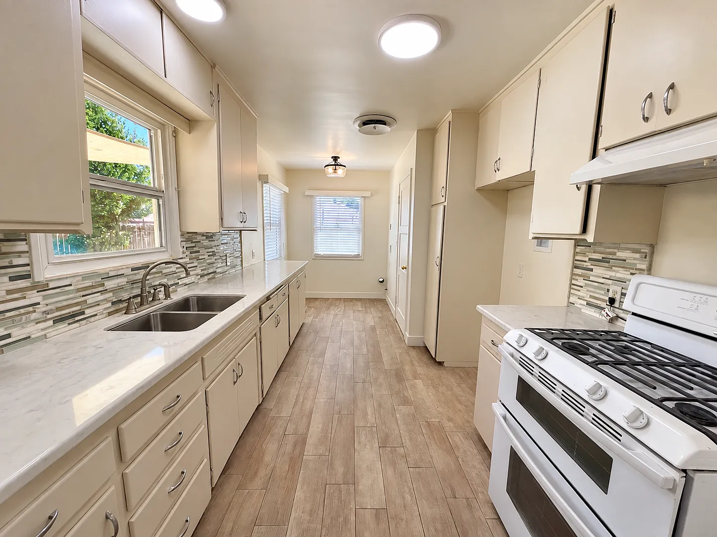 3 bed, 1560 sqft, $2,450 — Photo 4