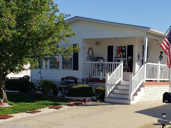 1226 Winding Brook Way, Whiting, NJ 08759