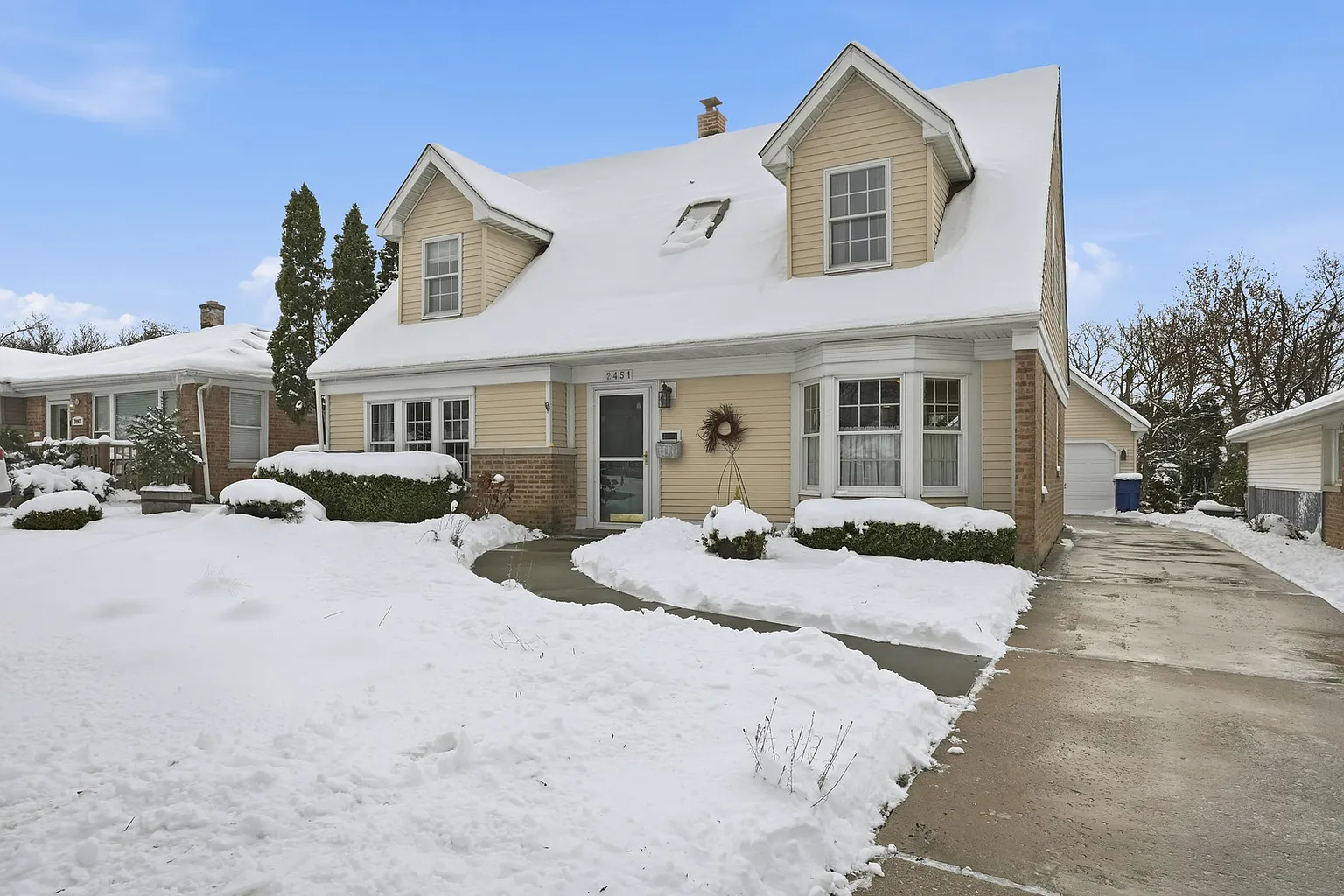 2451 Hawthorne Rd photo 1