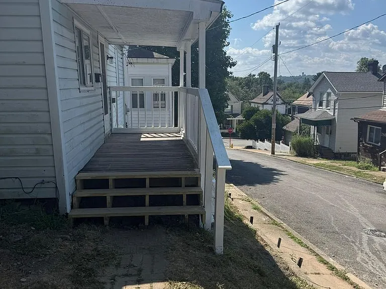 291 Maryland Ave — Photo 2