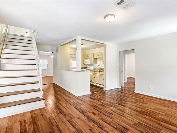 4th image of 4543 Cartier Ave