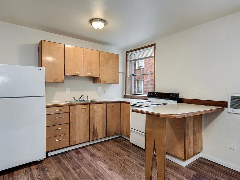 Abbottsford Apartments — Photo 112