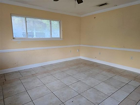 5th image of 748 Pine Tree St