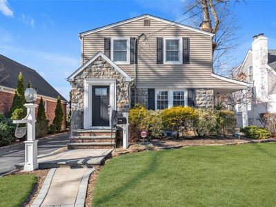 40 Hawthorne Street, Lynbrook, NY, 11563