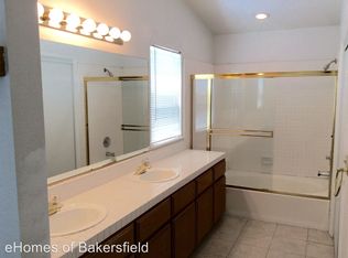10416 Walnut Creek Ct, Bakersfield, CA 93311