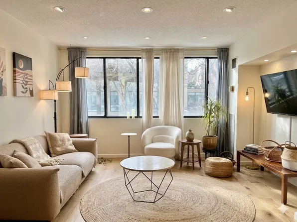 1731 Beacon St APT 4, Brookline, MA 02445