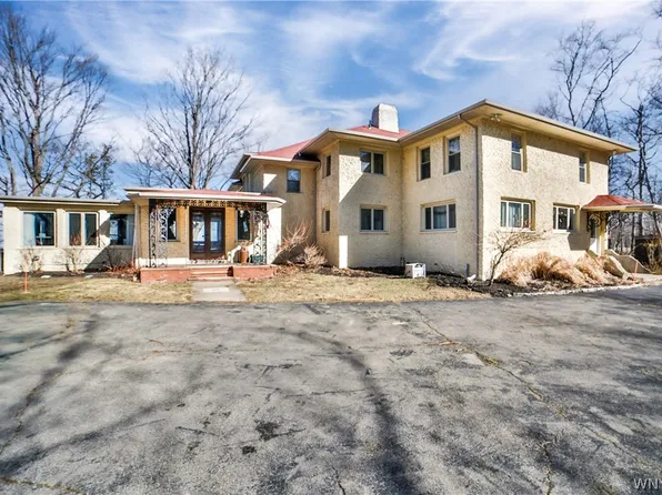 6970 Lake Shore Rd, Derby, NY 14047