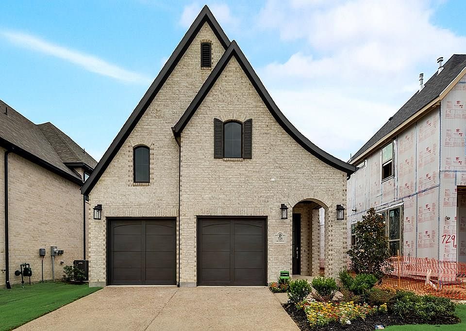 1st image of 725 Lady Tessala Ave