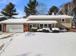 5859 Eagle Point Rd, Hartford, WI 53027