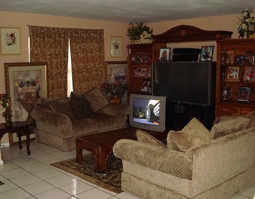 5th image of 515 NE 20th Ave