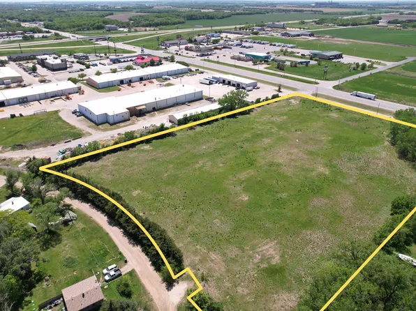 2410 N 9th St, Salina, KS 67401