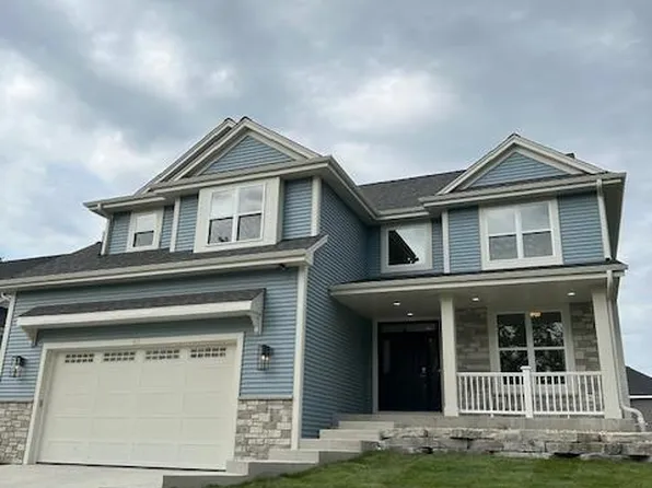 401 Riverside DRIVE, Pewaukee, WI 53072