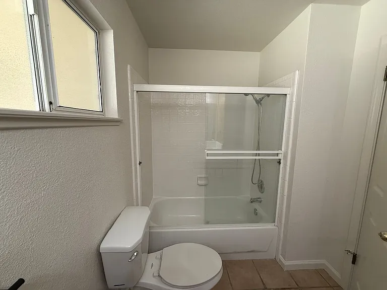 2136 Southgate Dr — Photo 23