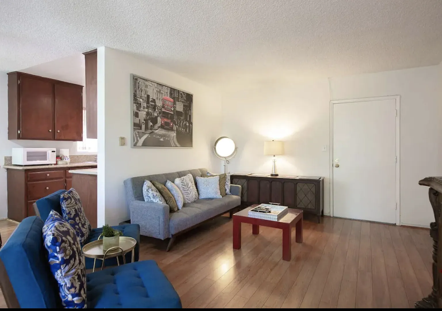 Entire condo in West Hollywood — Photo 3