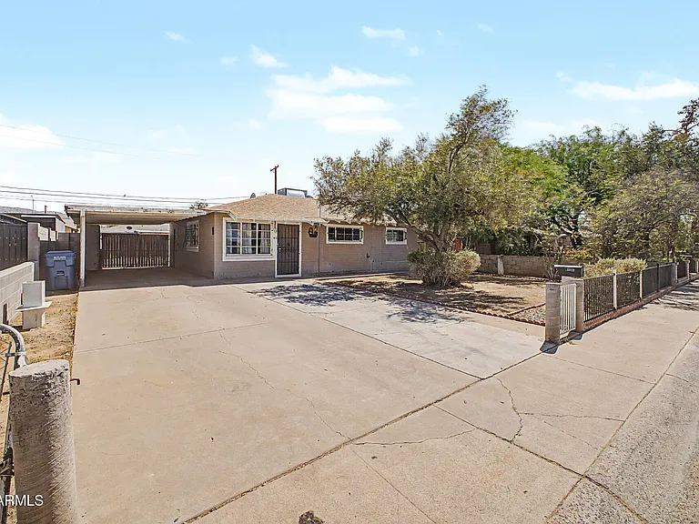 1823 E Sunland Ave — Photo 1