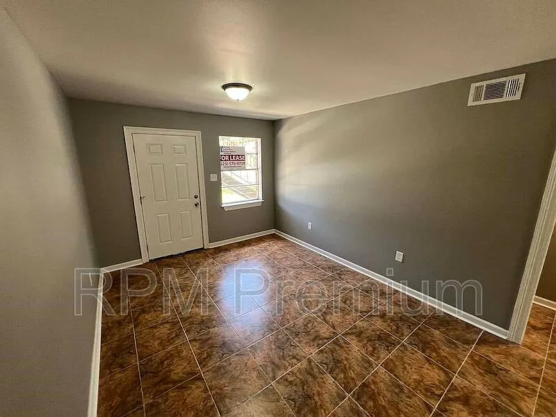 2 bed, 1.0 bath, 700 sqft, $950 — Photo 4