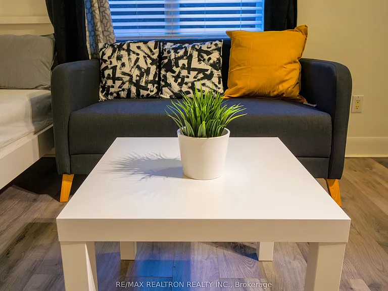 415 Jarvis St #135 — Photo 6